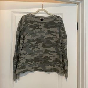 Universal thread sweatshirt